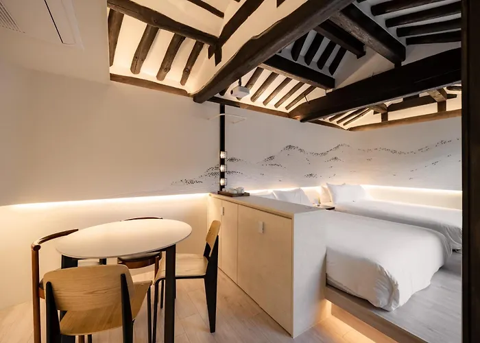 Luxury Hanok Mueok