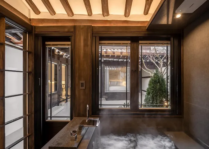 Luxury Hanok Mueok